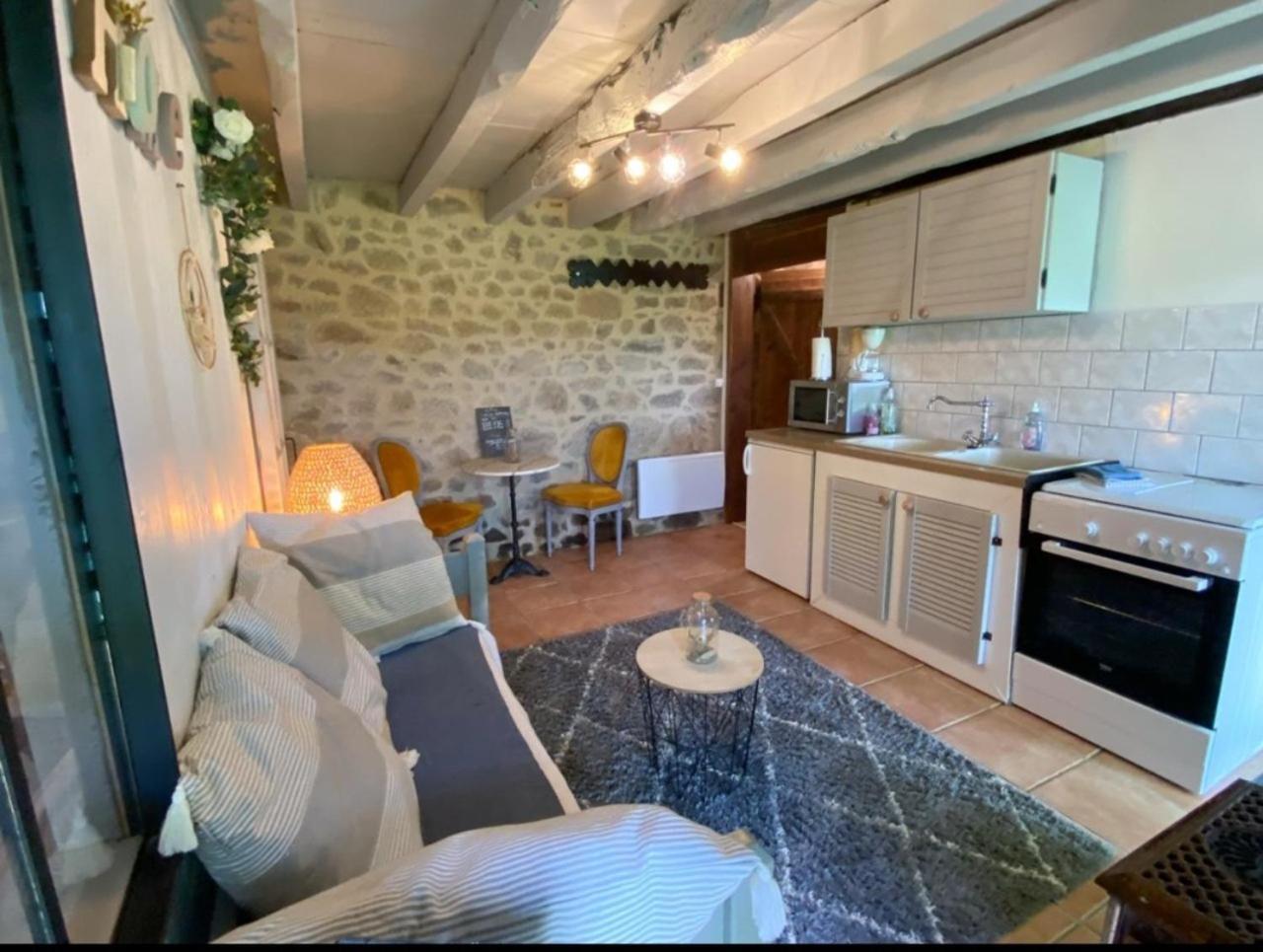 Gite Le Onze Beauval Saint-Dizier-Leyrenne Exteriör bild